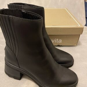 Dolce Vita BNIB Women's Black Martey H2O Block-Heel Lug Sole Boot Size 8 M